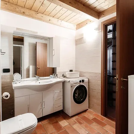 Willow House By Quokka 360 - In The Historic Village Of Apartman Sala Comacina